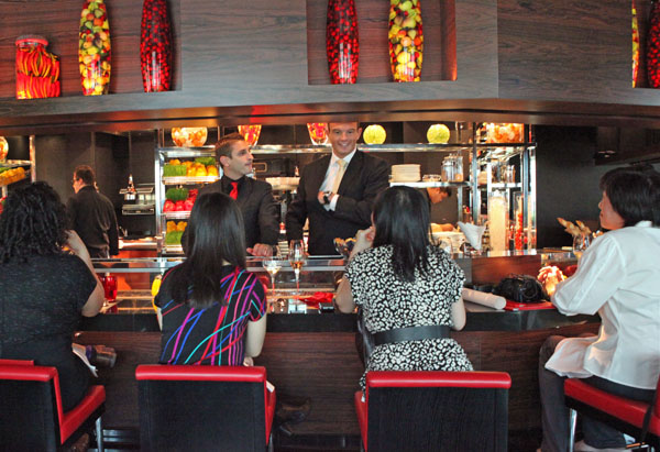 Friendly crew at L'Atelier de Joël Robuchon at RWS Friendly crew at L'Atelier de Joël Robuchon at RWS