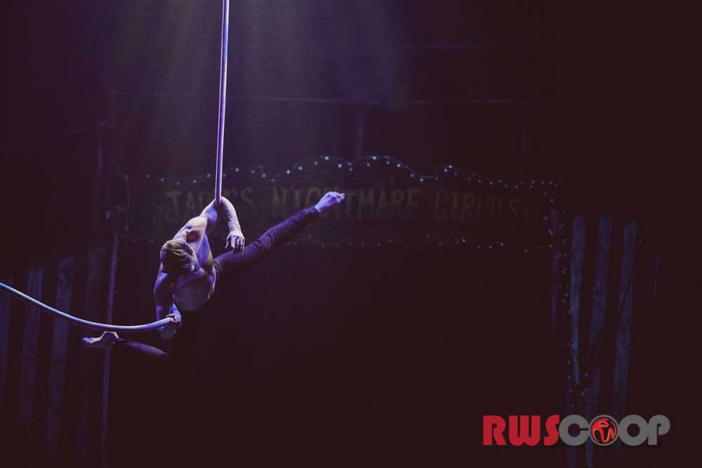 Acrobat at Jack's Nightmare Circus at Halloween Horror Nights 4