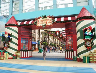 Snowy Christmas at Santa's Land entrance