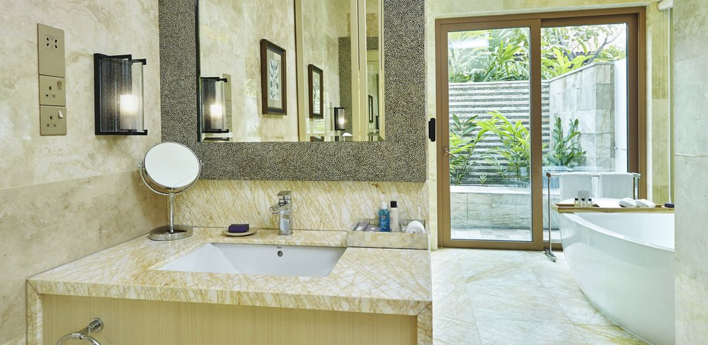 beach villa bathroom