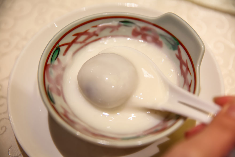 double-boiled-almond-cream-feng-shui-inn