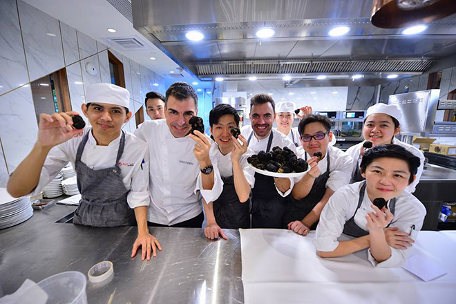 [Nov 4 to 11] Art at Curate Series finale for 2016Chef Ramón Freixa (second from left) wraps up this year's Art at Curate Series with the crew at CURATE.