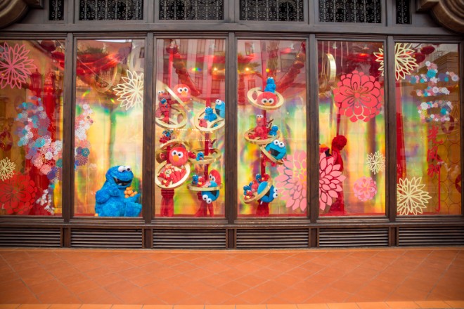 The Universal Studios Store window display is photo-worthy.