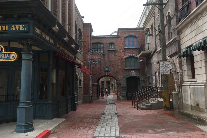 Sting Alley (next to KT's Grill) is inspired by the 1973 movie The Sting.